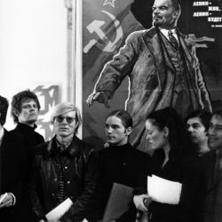 Paul Morrissey, Andy Warhol, Joe Dallesandro und Jane Forth im Hessischen Landesmuseum, Darmstadt 1971, 1971/2012, 40,0 x 30,0 cm, Auflage: 25+1