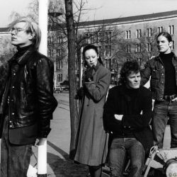 Andy Warhol, Jane Forth, Paul Morrissey und Joe Dallesandro auf dem Platz der Luftbrücke (I), West-Berlin 1971, 1971/2012, 30,0 x 40,0 cm, Auflage: 25 + 1
